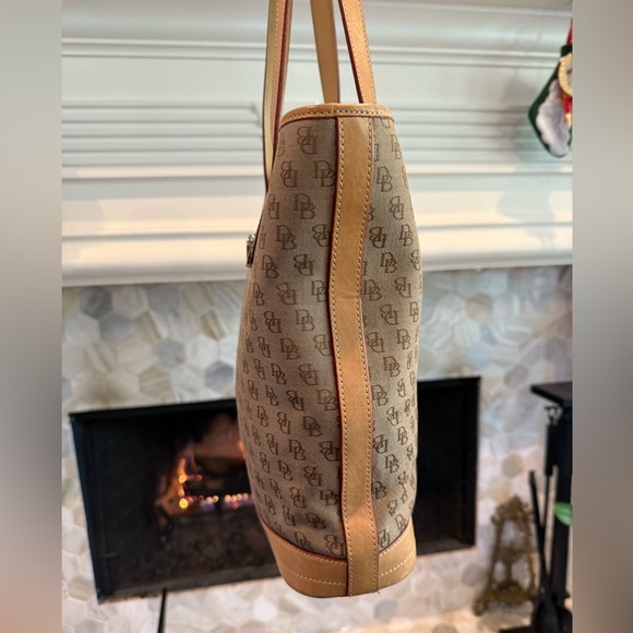 DOONEY & BOURKE Vintage Signature Tan & Brown Monogram w/ Leather Trim Tote EUC - Picture 13 of 14